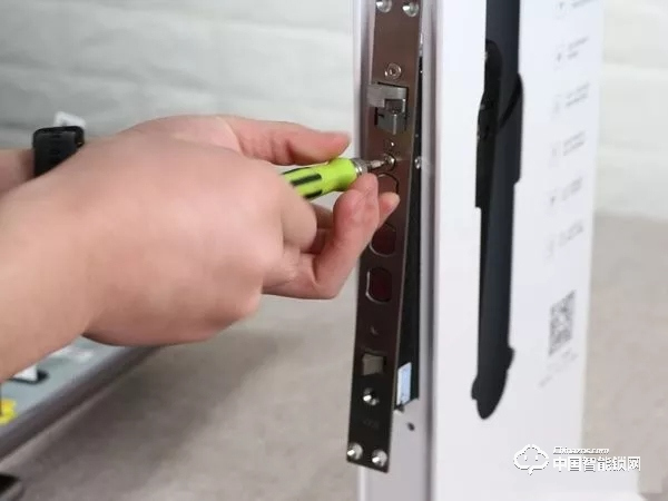 欧瑞博T1智能门锁体验：指纹识别精准支持多项智能防护